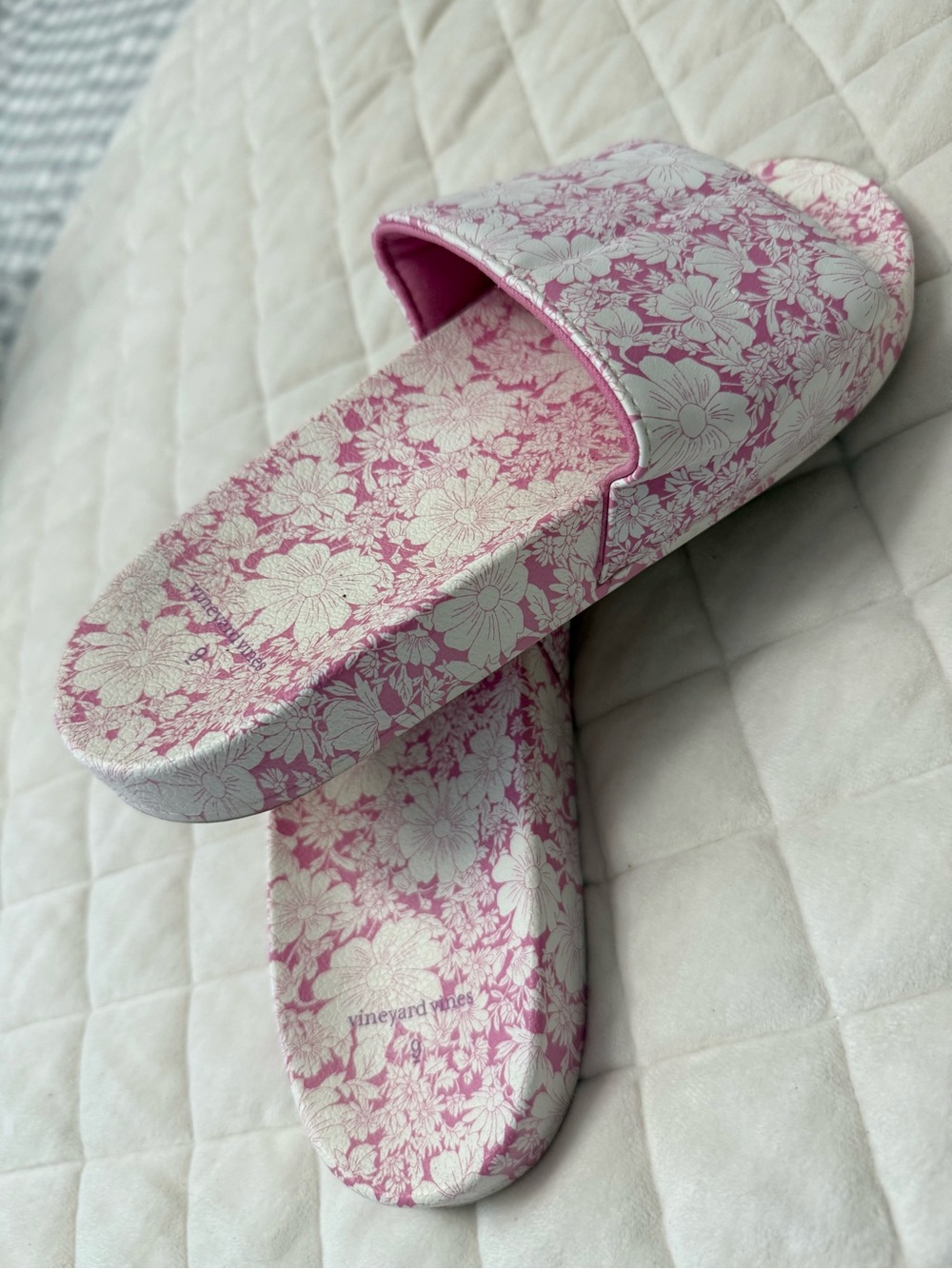 Vineyard Vines Pink and Cream Floral Slide Sandals
